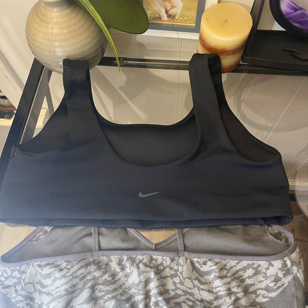 Nike Women's Black Sports Bra - Picture 2 of 3